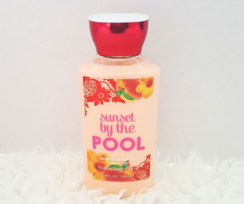 Sữa dưỡng thể Bath & Body Works Sunset By The Pool 236ml hương đào trắng, trái cây và gỗ ấm áp 