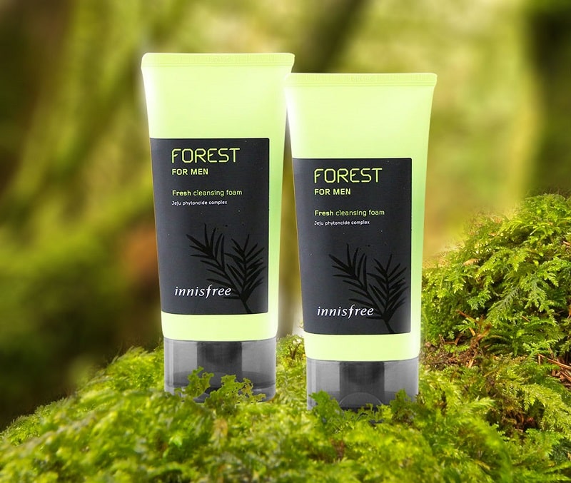 Sữa rửa mặt Innisfree Forest For Men Fresh 150ml chứa các hạt scrub và tinh dầu bạc hà