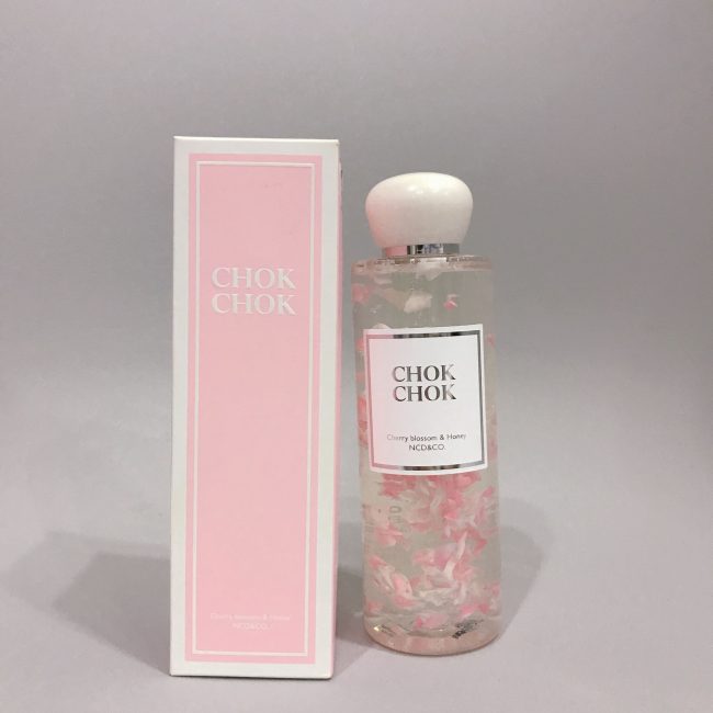 Sữa tắm dưỡng trắng Chok Chok Cherry Blossom & Honey 250gr