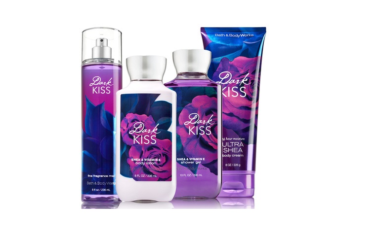 Gel tắm Bath & Body Works Dark Kiss 295ml nuôi dưỡng làn da mịn màng. 