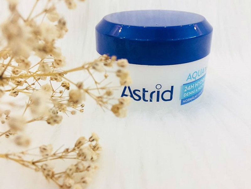 Kem dưỡng ẩm Astrid Aqua Time 50ml phù hợp da thường và hỗn hợp