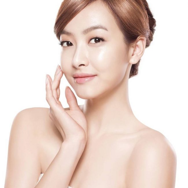 Kem dưỡng Andalou Hyaluronic DMAE Lift & Firm cải thiện kết cấu tổng thể đem lại một làn da săn chắc