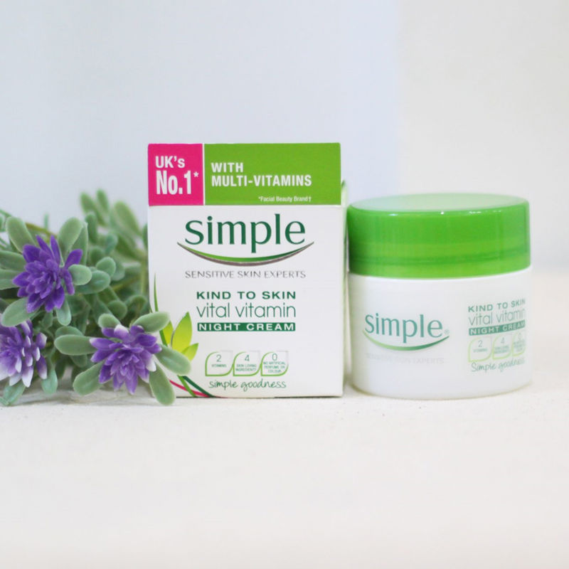 Kem dưỡng ban đêm Simple Vital Vitamin Cream 50ml thích hợp với mọi làn da, kể cả da nhạy cảm