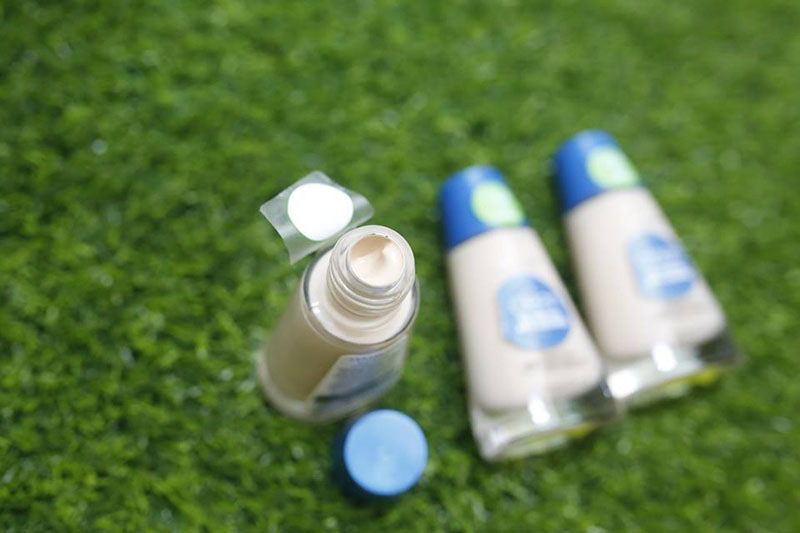 Kem nền kiềm dầu CoverGirl Clean Matte 510