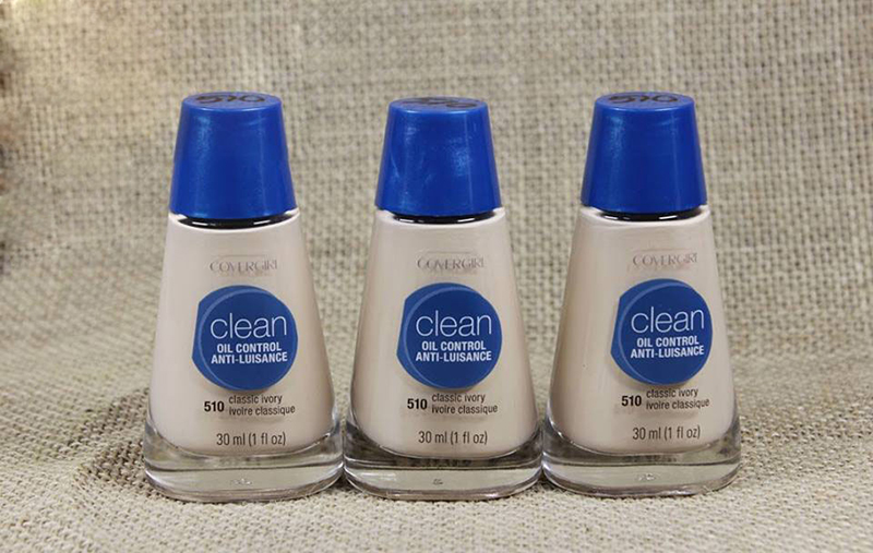 Kem nền kiềm dầu CoverGirl Clean Matte 510 với công thức 3 trong 1