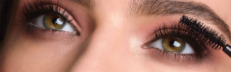 Mascara Maybelline Total Temptation Waterproof 604 được trang bị chức năng chống thấm nước, mồ hôi