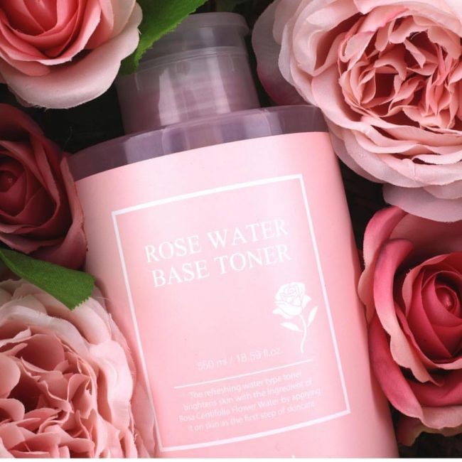 Nước hoa hồng Secret Key Rose Water Base Toner 500ml giúp cân bằng và kiểm soát lượng dầu thừa trên da