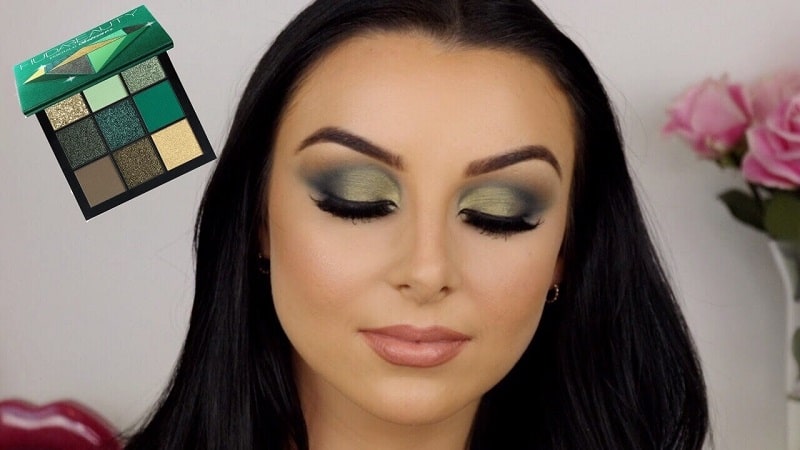 Phấn mắt Huda Beauty Emerald Obsessions với kết cấu hạt phấn siêu mịn cùng khả năng lên màu cực chuẩn 