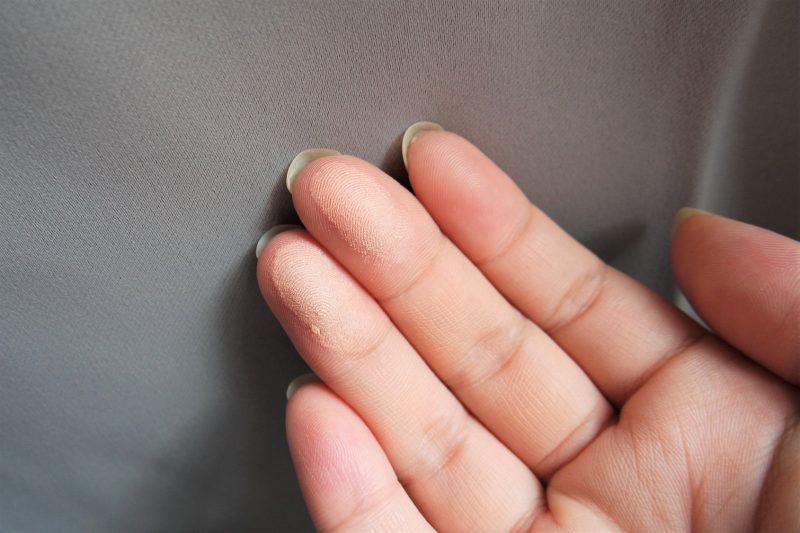 Lớp phấn phủ velvet matte, lì nhưng không hề bị khô, và cực mịn mượt