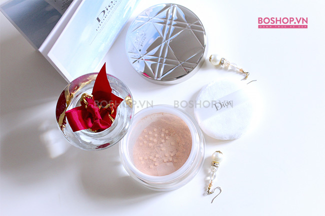 Phấn phủ dạng bột Dior Diorskin Nude Air 020 giữ được tone màu khá lâu