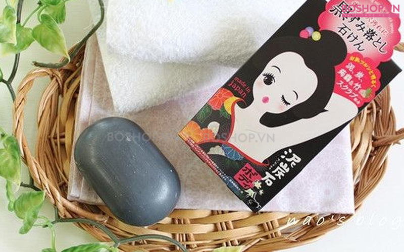 Sản phẩm chăm sóc da chính hãng Nhật Bản, trên bao bì nổi bật với hình ảnh cô gái Nhật trong chiếc áo truyền thống Kimono