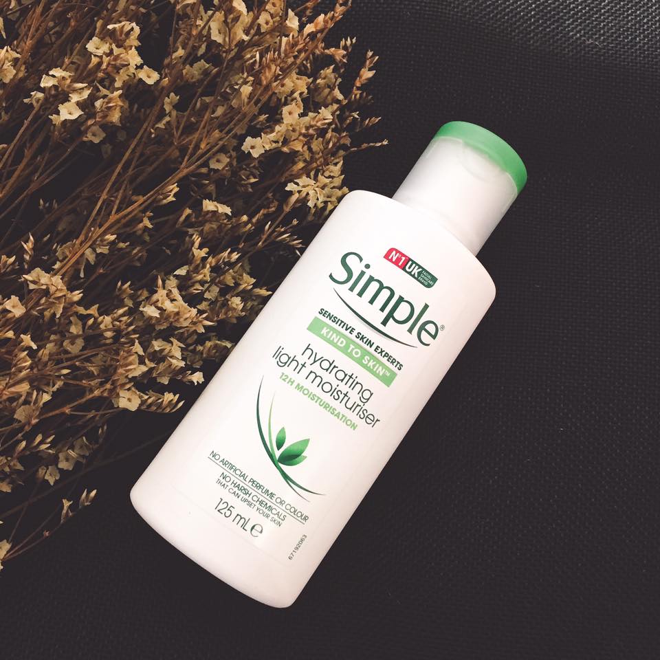 Sữa dưỡng ẩm Simple Hydrating Light Moisturiser 50ml