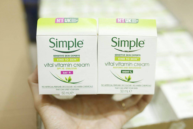 Kem dưỡng ngày Simple Vital Vitamin Cream 50ml thích hợp cho da dầu, da khô thiếu nước