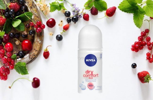 Lăn khử mùi Nivea Dry Comfort Plus 48h 50ml mang lại hương thơm dễ chịu suốt ngày