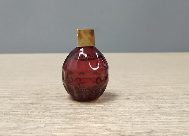 Nước hoa thiết kế sang trọng, tinh tế