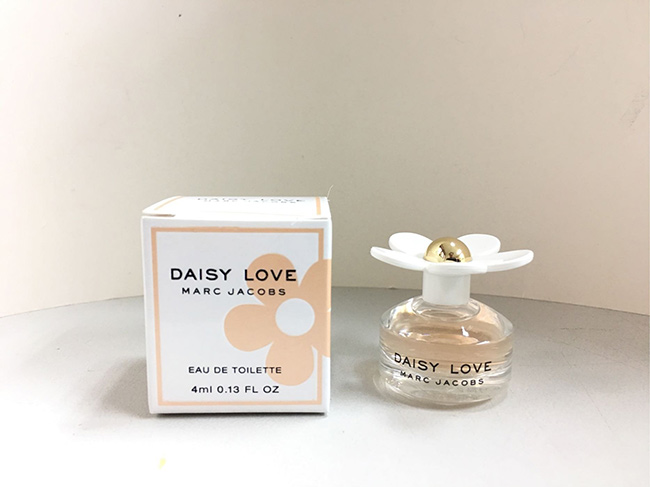 Nước hoa nữ Marc Jacobs Daisy Love EDT 4ml thích hợp sử dụng trong mùa xuân hoặc tiết đầu mùa hạ