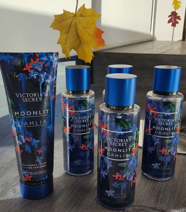 Xịt thơm Body Victoria’s Secret Moonlit Dahlia 250ml