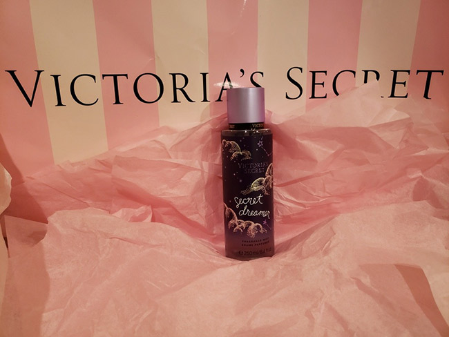 Body Victoria’s Secret Secret Dreamer hương thơm quyến rũ, nhẹ nhàng từ xạ hương kết hợp dừa